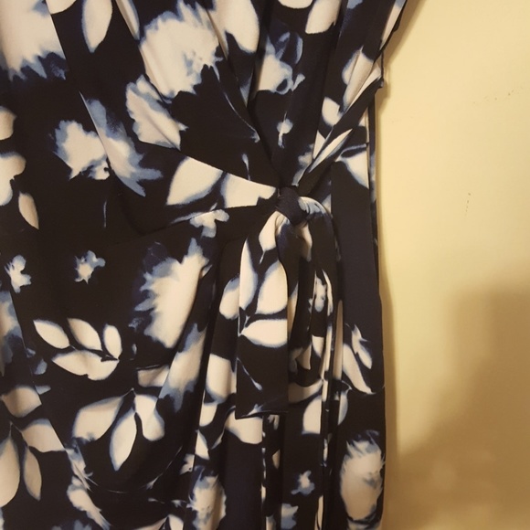 Maternity wrap dress - Picture 3 of 4